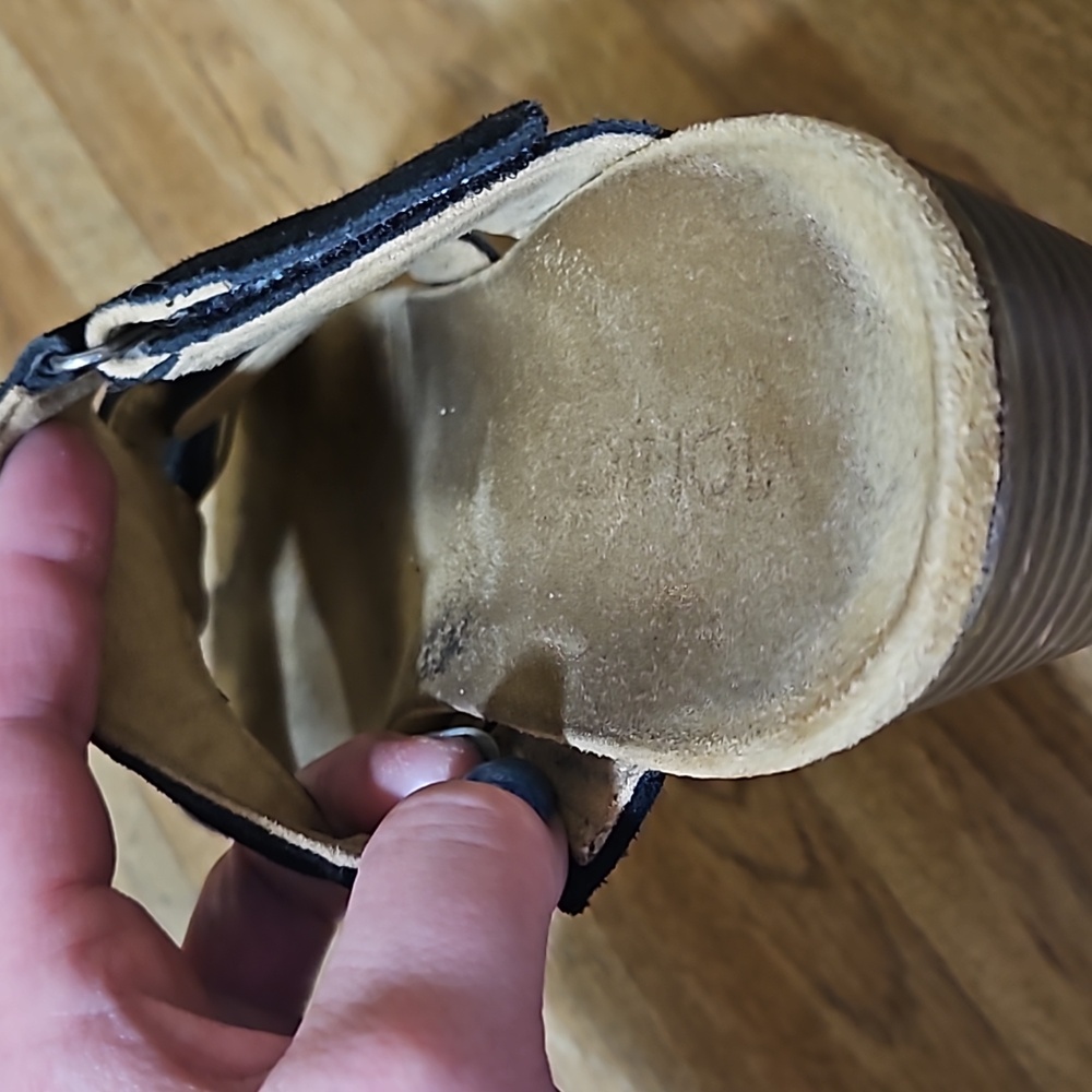 Vionic Adjustable Sandals 9 - Picture 11 of 12